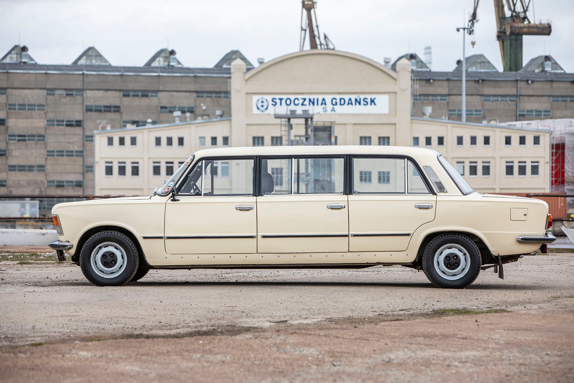 Polski Fiat 125p i FSO Polonez w wersji Long - przedłużane auta z FSO