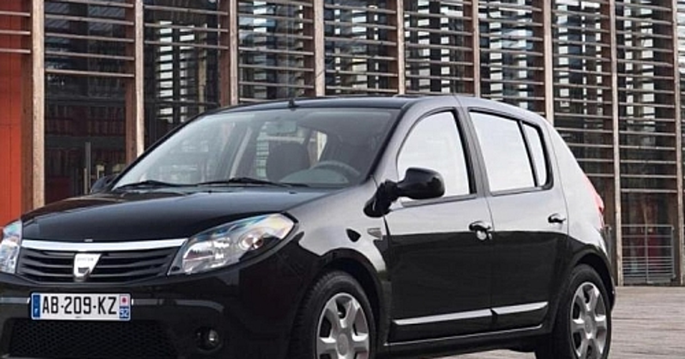 Dacia w czerni: Czyli Logan MCV i Sandero w limitowanej edycji