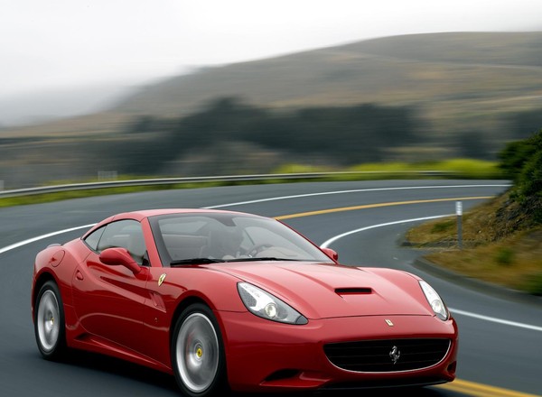 Sprzedaż Ferrari w Polsce, a na świecie