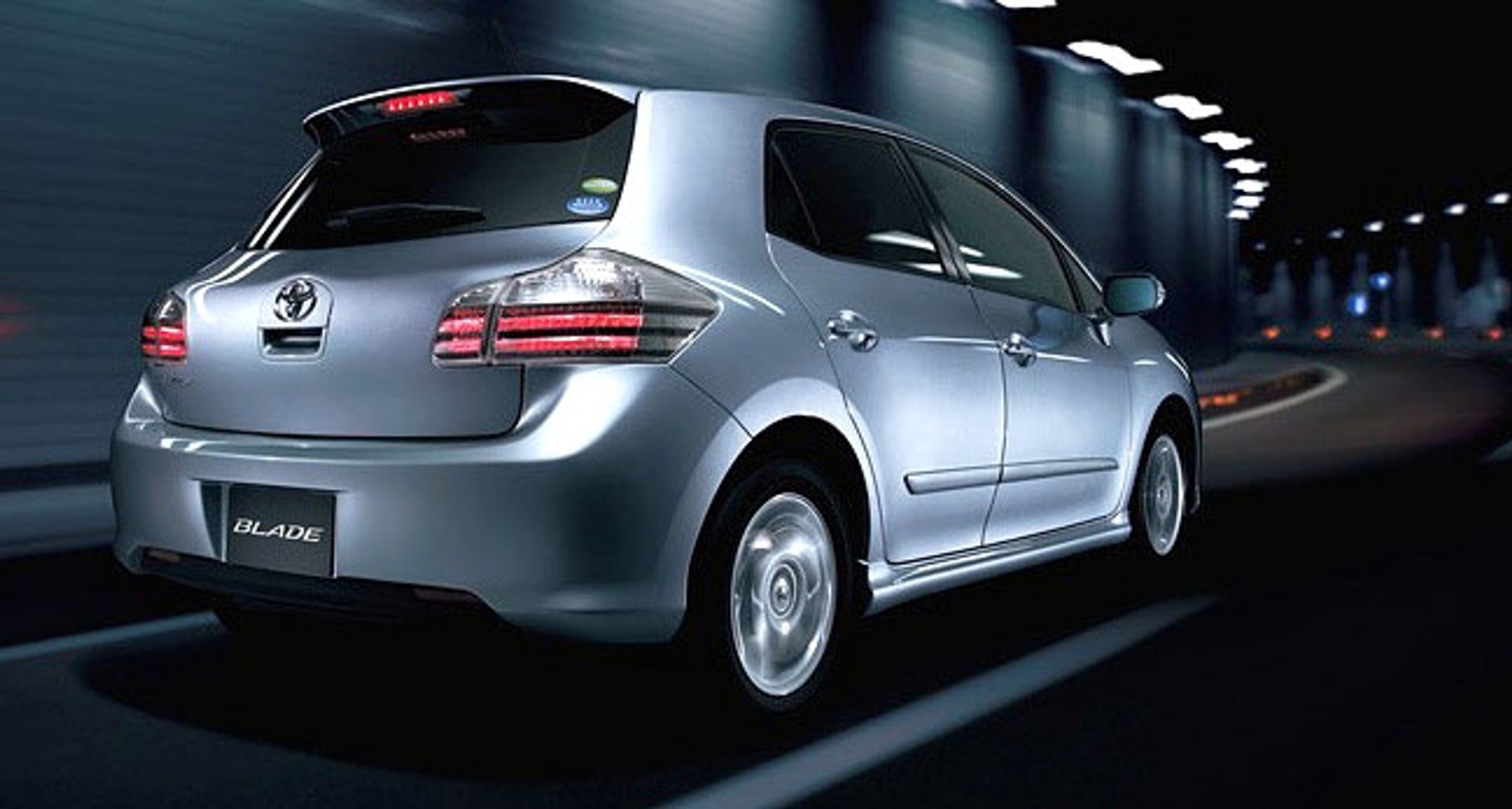 Japoński Super-Auris: Toyota Blade teraz z 6-cylindrowcem