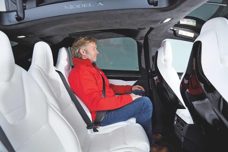 Wolty kontra oktany: Tesla Model X i Bentley Bentayga W12