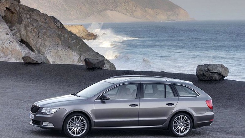 Skoda Superb Combi lepsza i tańsza od Passata