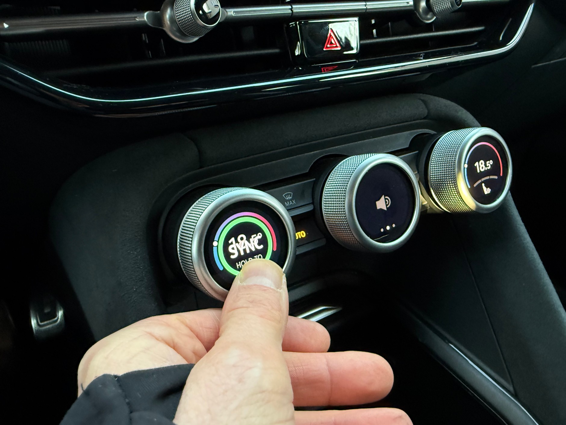 Wielofunkcyjne pokrętła okazują się bardzo wygodne, można je obsłużyć także w rękawiczkach