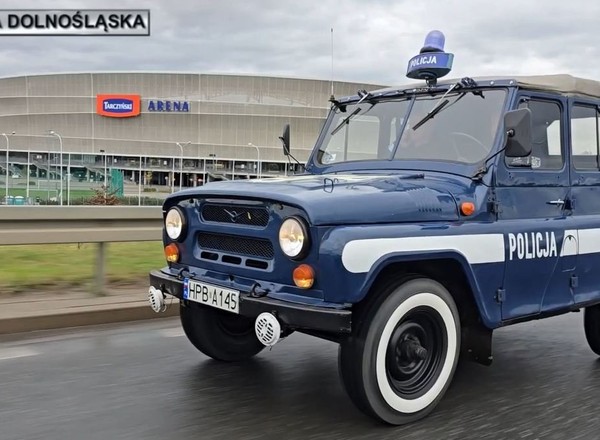 Wyjątkowy radiowóz zakończył służbę. Wiemy, gdzie trafił policyjny UAZ 469B