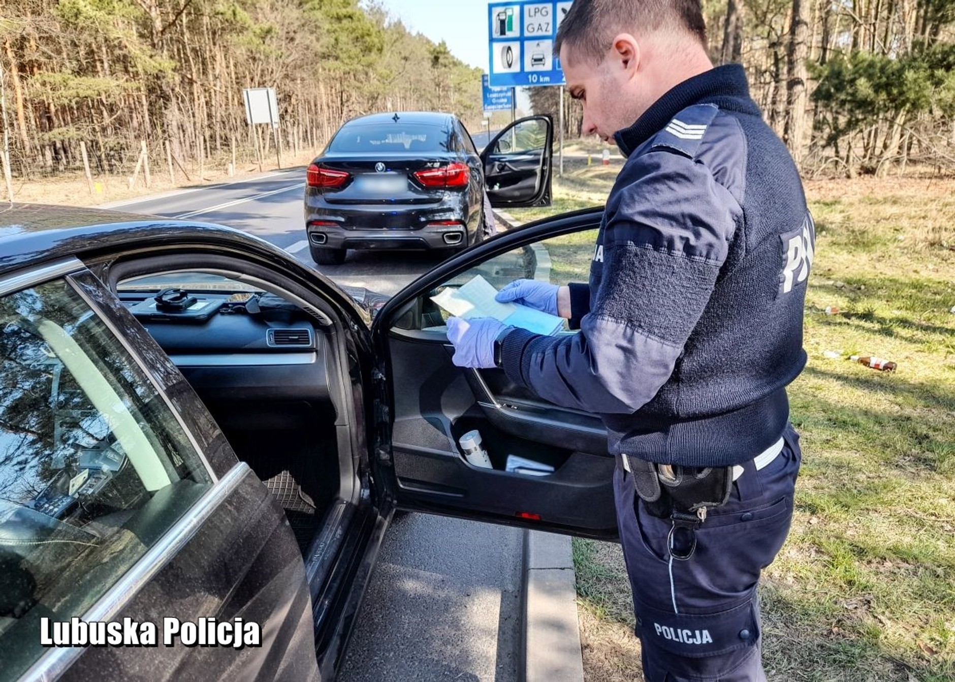 Policjanci odzyskali skradzione w Niemczech BMW X6
