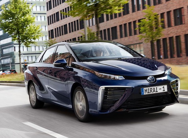 Toyota Mirai - zatankuj wodór i ruszaj w drogę. Sprawdziliśmy jak jeździ auto przyszłości