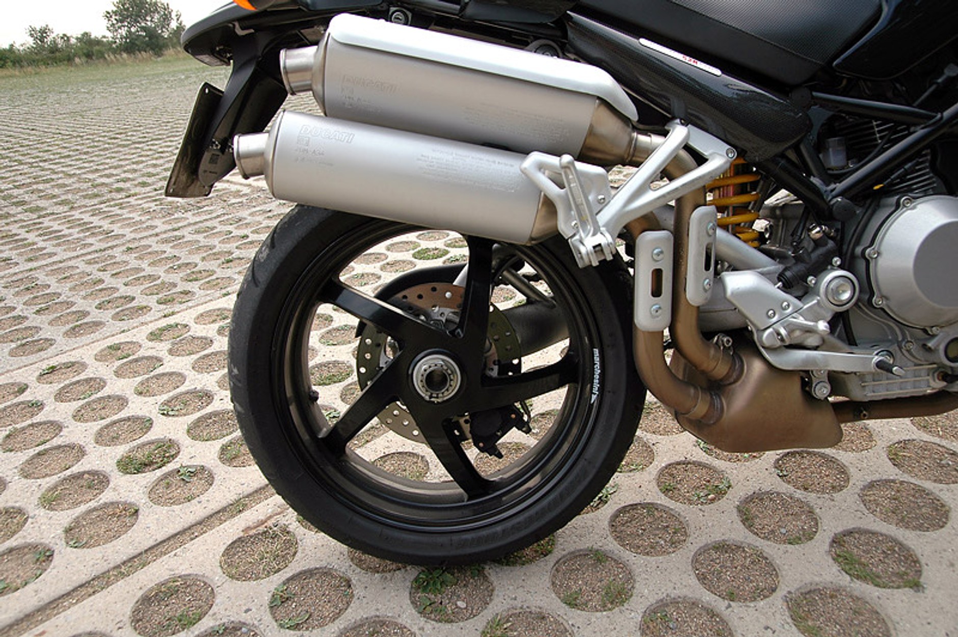 Ducati Monster S2R 1000: stary znajomy (test)