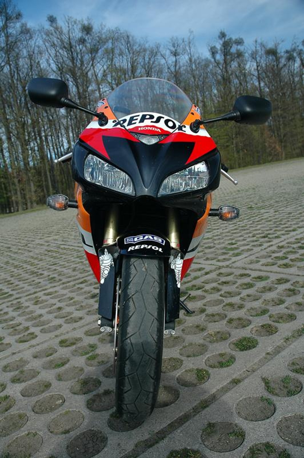 Honda CBR1000RR Fireblade Repsol replika (test)