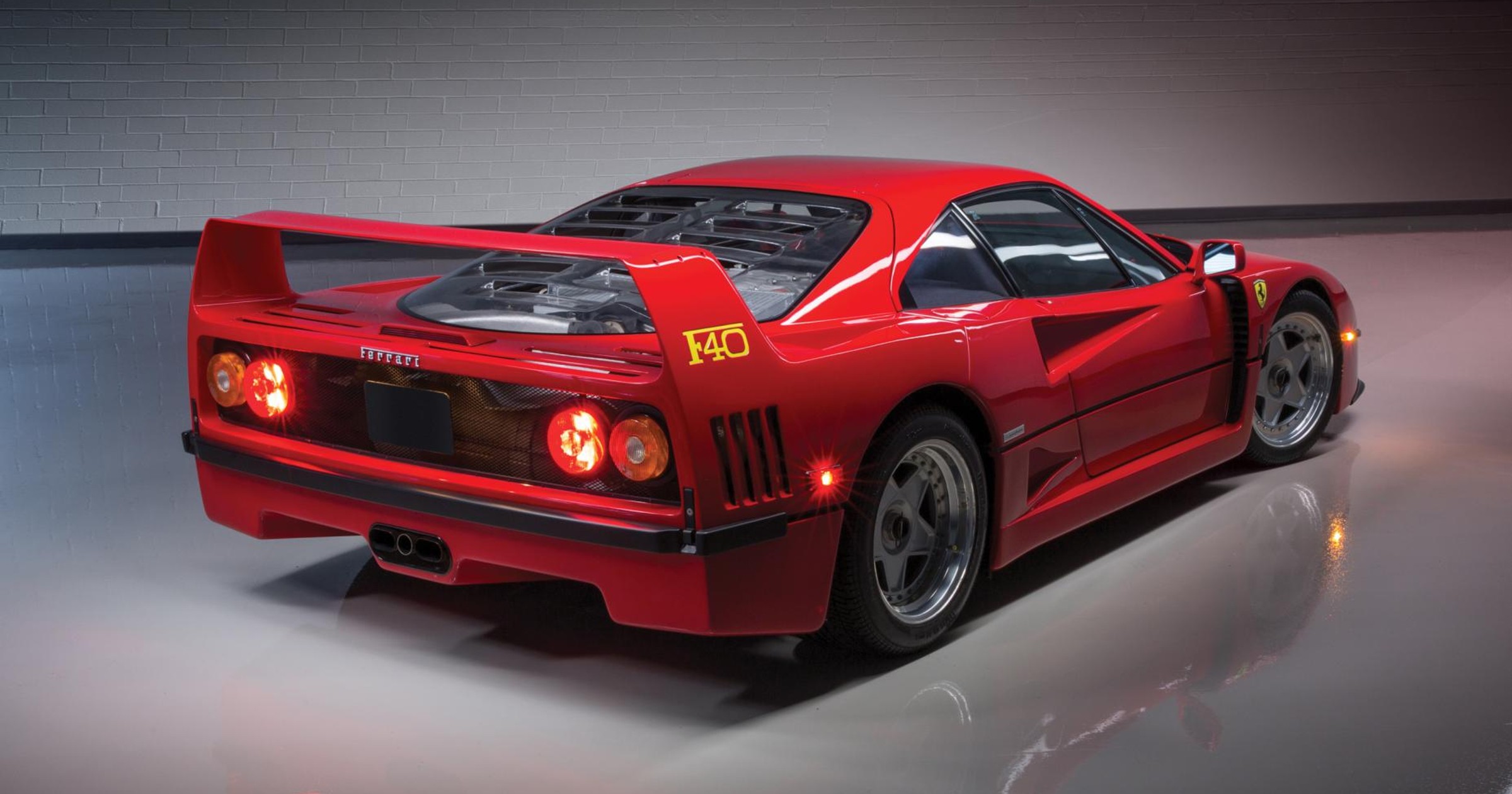 Garaż marzeń Ferrari na sprzedaż