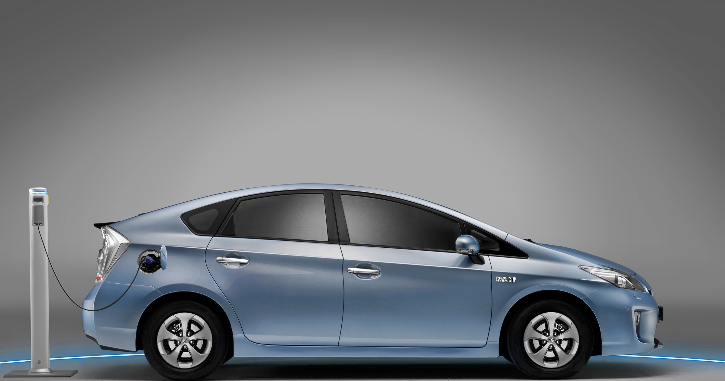 Toyota Prius Plug-In Hybrid: jazda tańsza o 50%