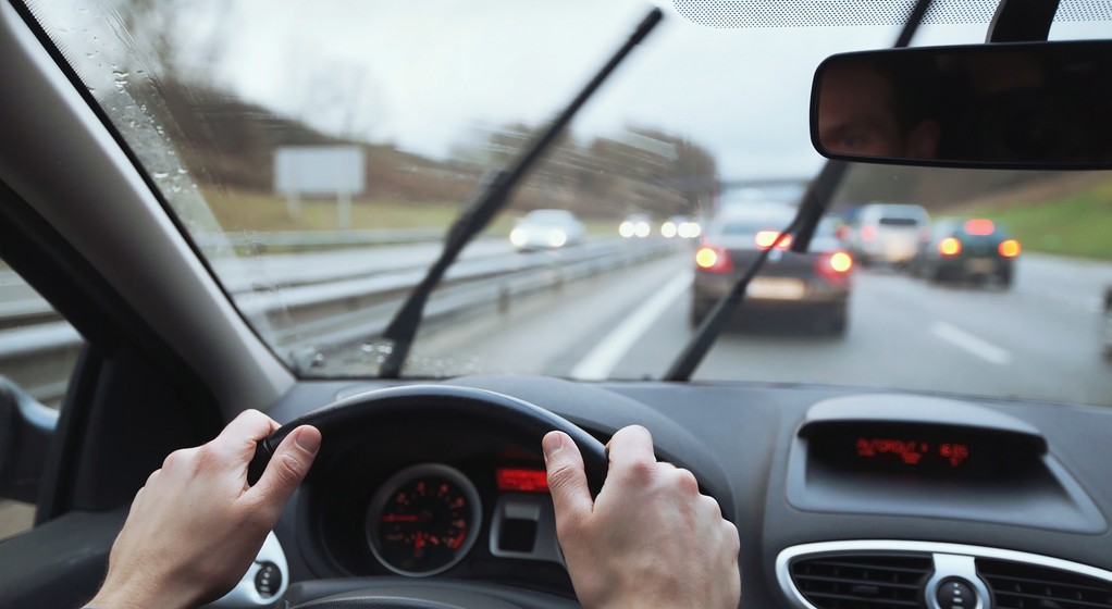 Sprawne wycieraczki to warunek komfortowej i bezpiecznej jazdy w deszczu