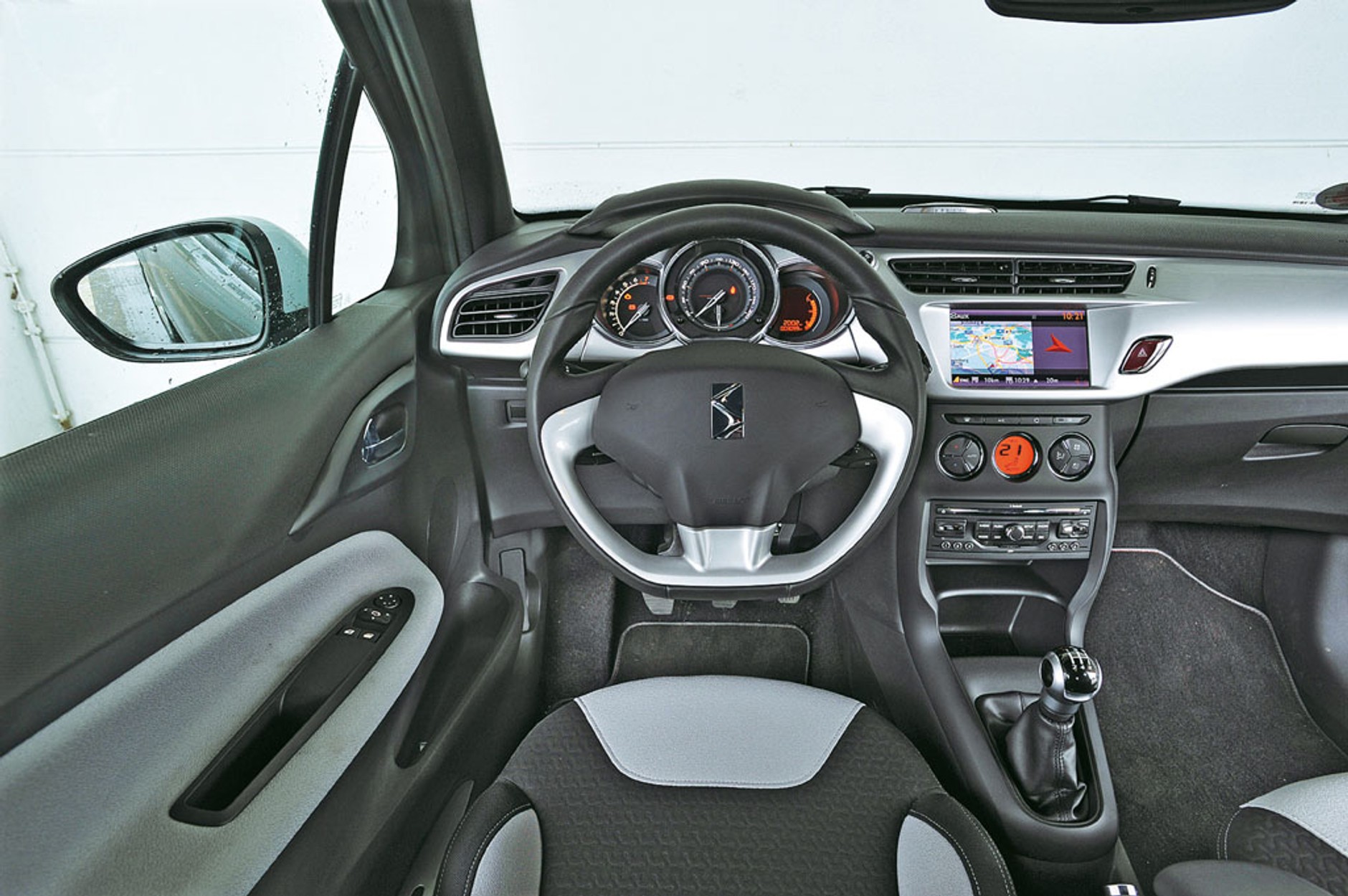 Retropojedynek: Citroen DS3 wyzywa Mini Clubmana