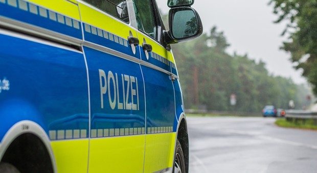 Niemiecka policja zatrzymała polskiego kierowcę. Nie mogli uwierzyć w to, co zobaczyli w drewnianych skrzyniach