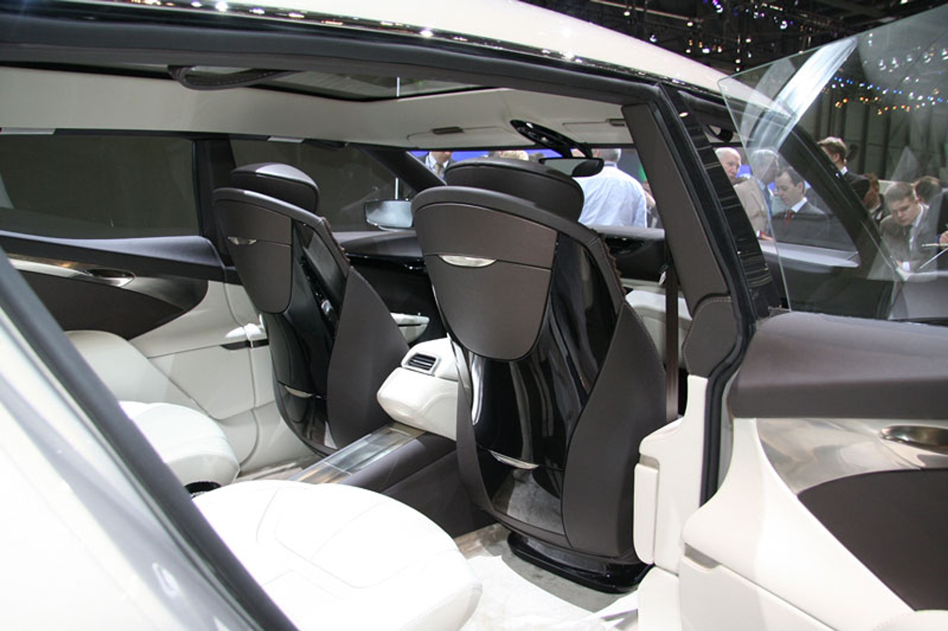 Genewa 2009: Lagonda Concept – odrodzenie słynnej marki (wideo)