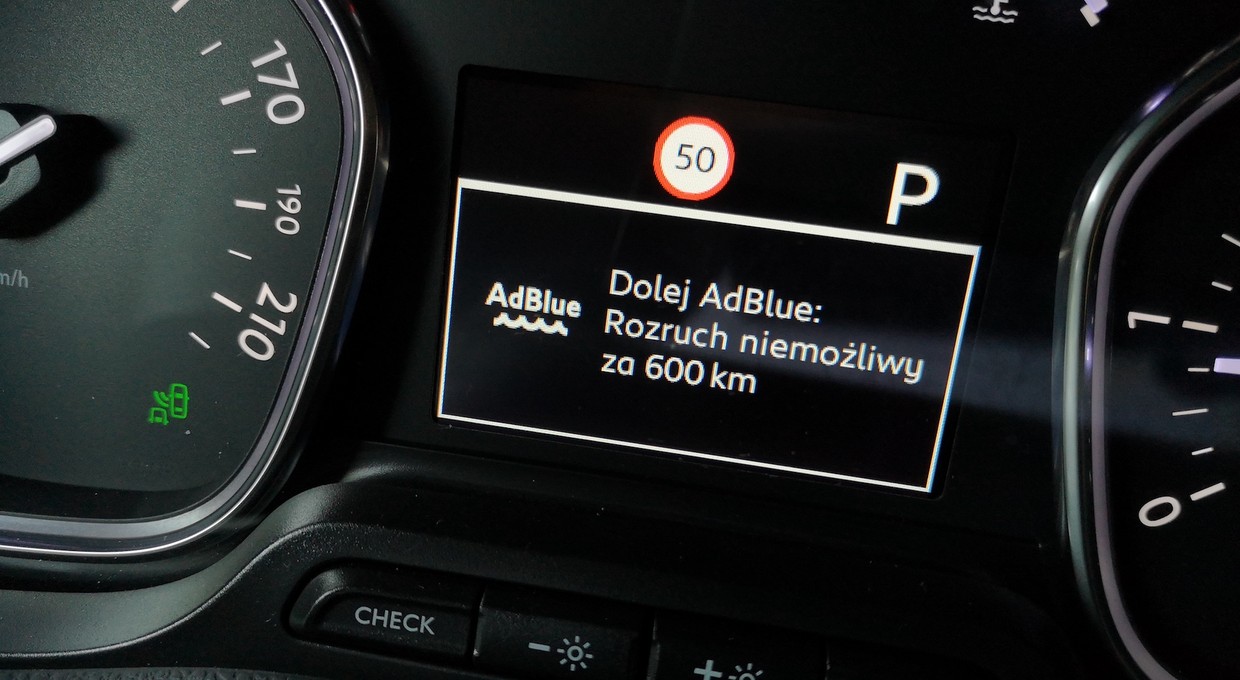 Ile, co ile i gdzie trzeba dolewać AdBlue? Tylko nie popełnij jednego błędu