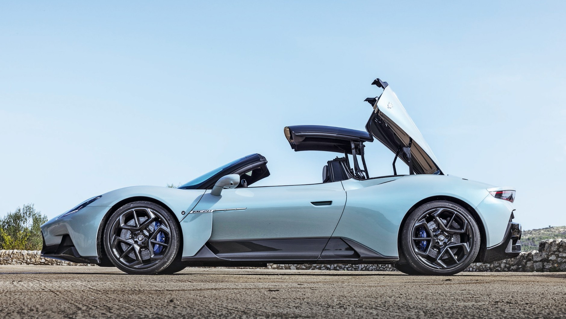 Wystarczy 12 s, żeby otworzyć niebo nad Maserati MC20 Cielo