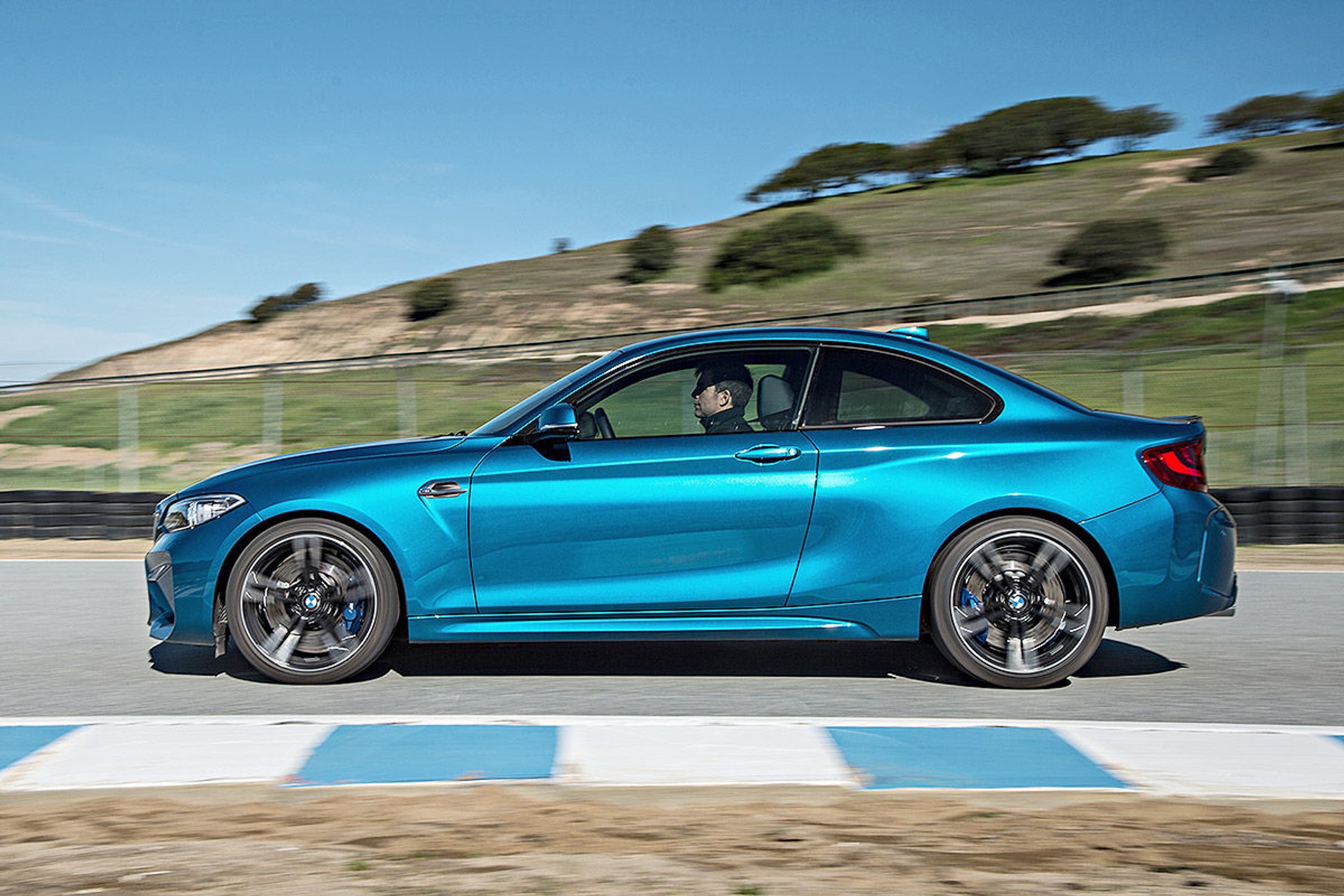 Legenda znów prowokuje - nowe BMW M2 spotyka BMW 2002 Turbo