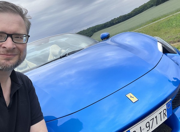 Pojeździłem Ferrari 296 GTS. Nie sprawdziło się nic, czego się po nim spodziewałem