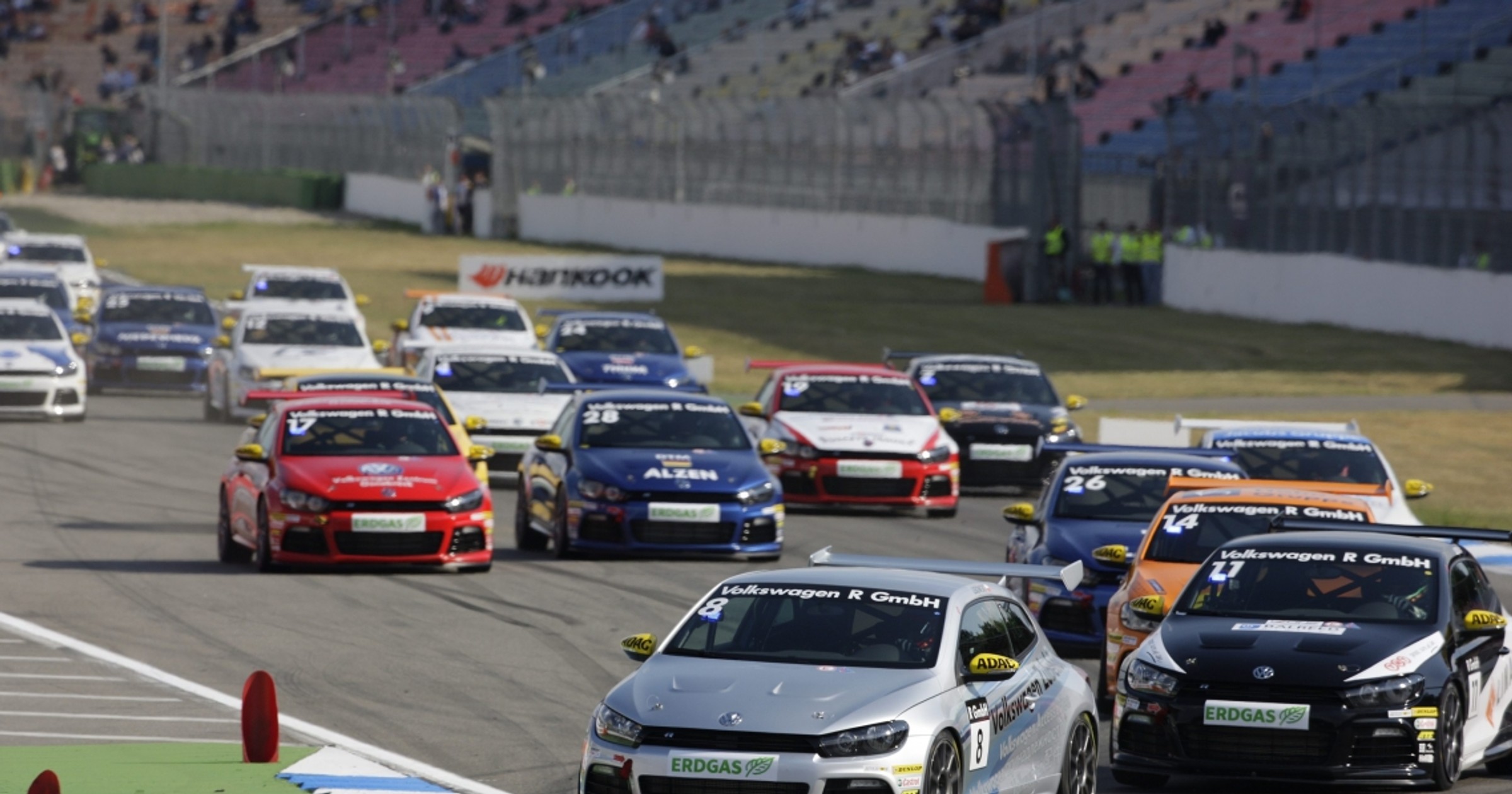 Polak pierwszym triumfatorem pucharu Scirocco R 2011
