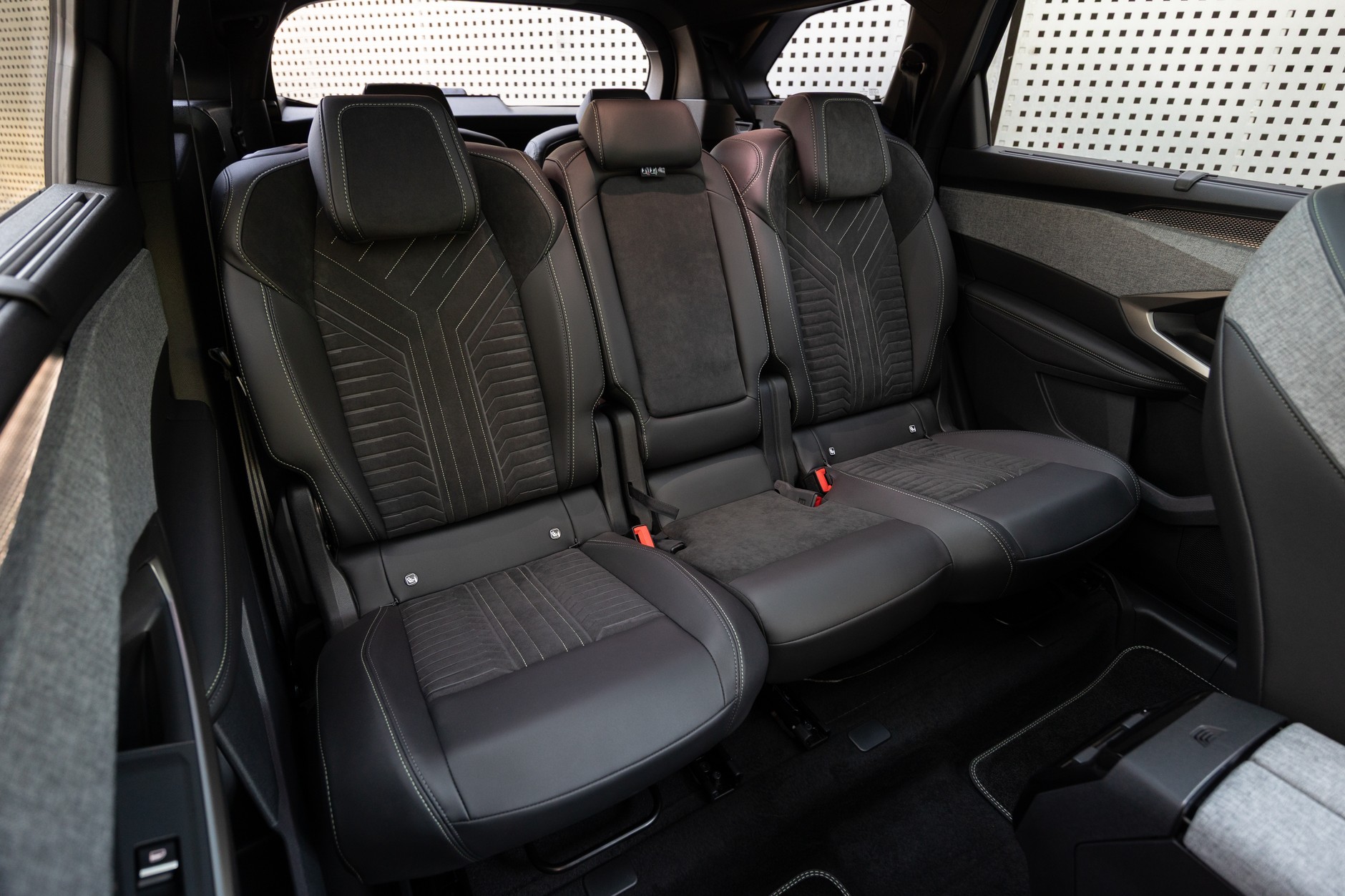 Peugeot E-5008 325 Dual Motor