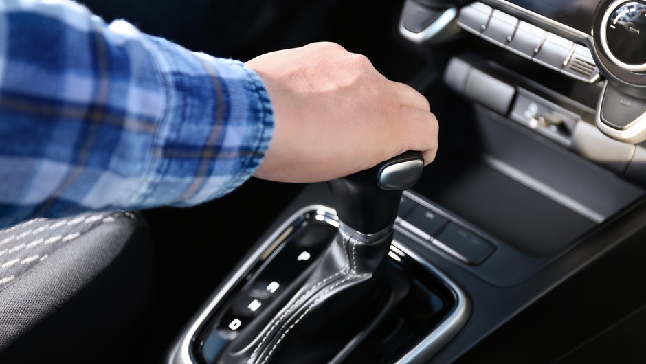 Funkcja hamulca auto hold znajduje się nie tylko w samochodach z automatyczną skrzynią biegów