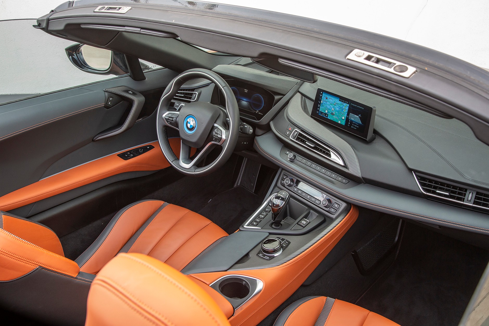 Test BMW i8 Roadster - futurystycznie i luksusowo
