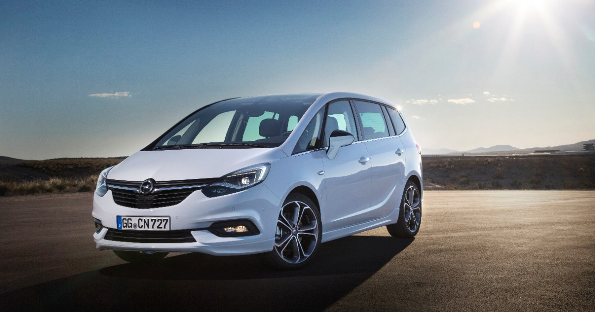 Opel Zafira - minivan przechodzi face lifting