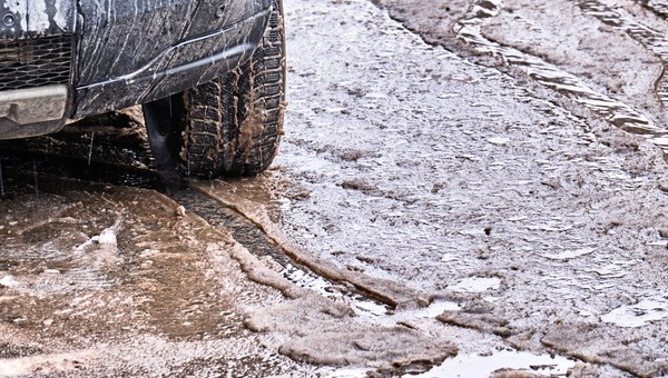 18 kilometrów błota, które przerasta Putina. Rosjanie z Archangielska są odcięci od świata