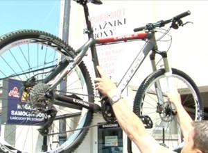 Zobacz, jak zamontować bagażnik rowerowy