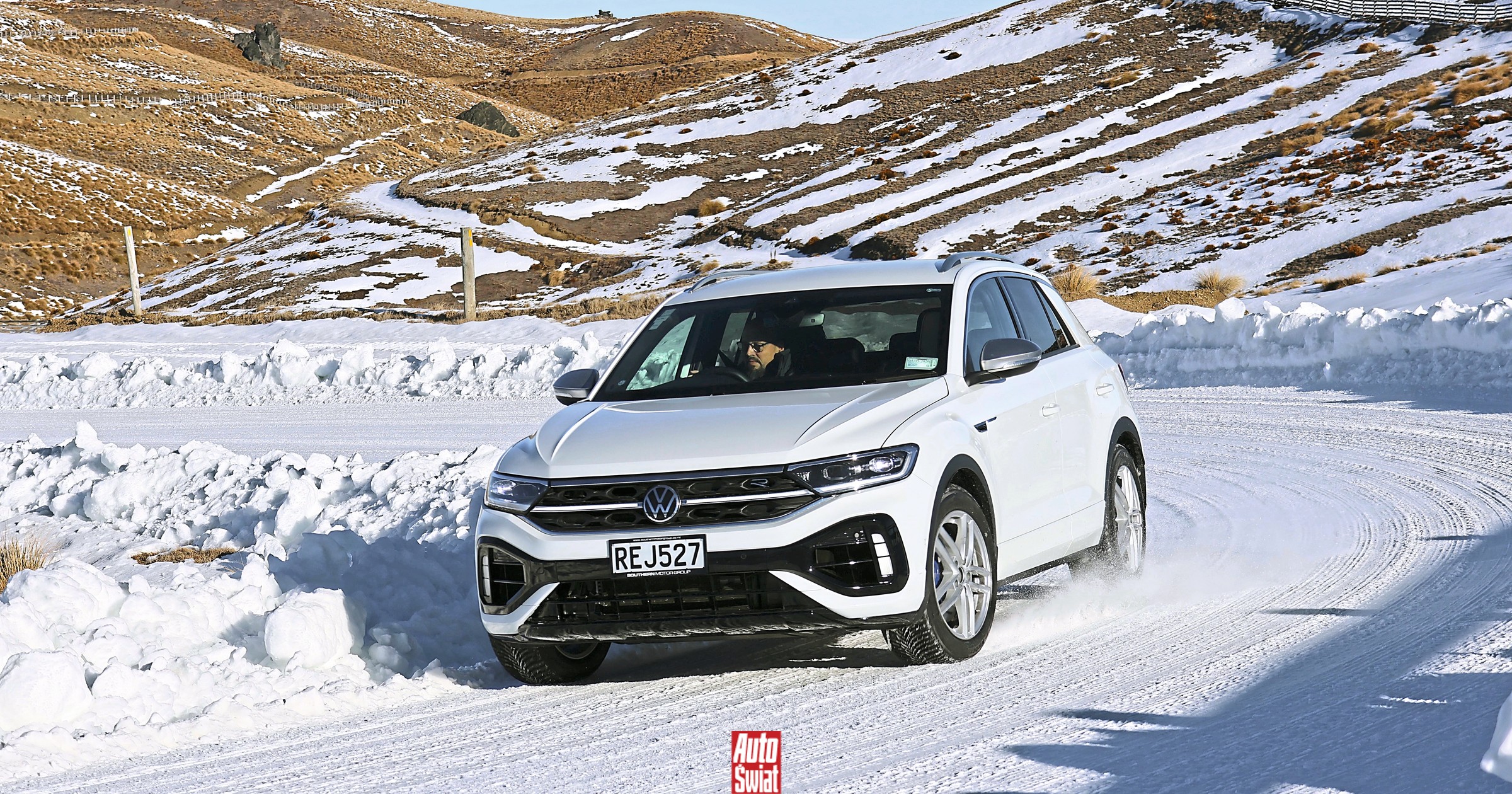 Polacy chcą mandatów za jazdę na oponach letnich zimą? Wyniki nowego sondażu zaskakują