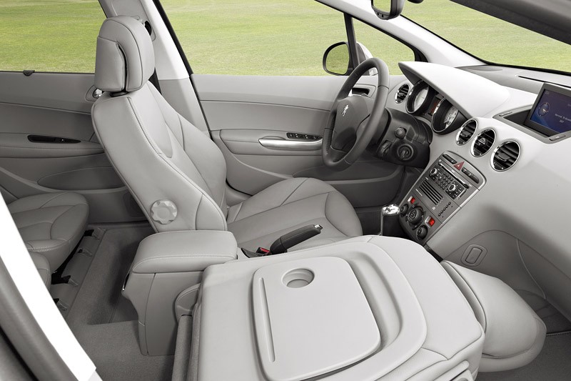 Genewa 2008: Peugeot 308 SW – aż siedem miejsc w nowym kombi