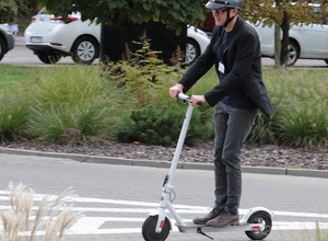 Hulajnogi elektryczne - pierwszeństwo pieszych i zakaz jazdy po jezdni. Zmiany w przepisach