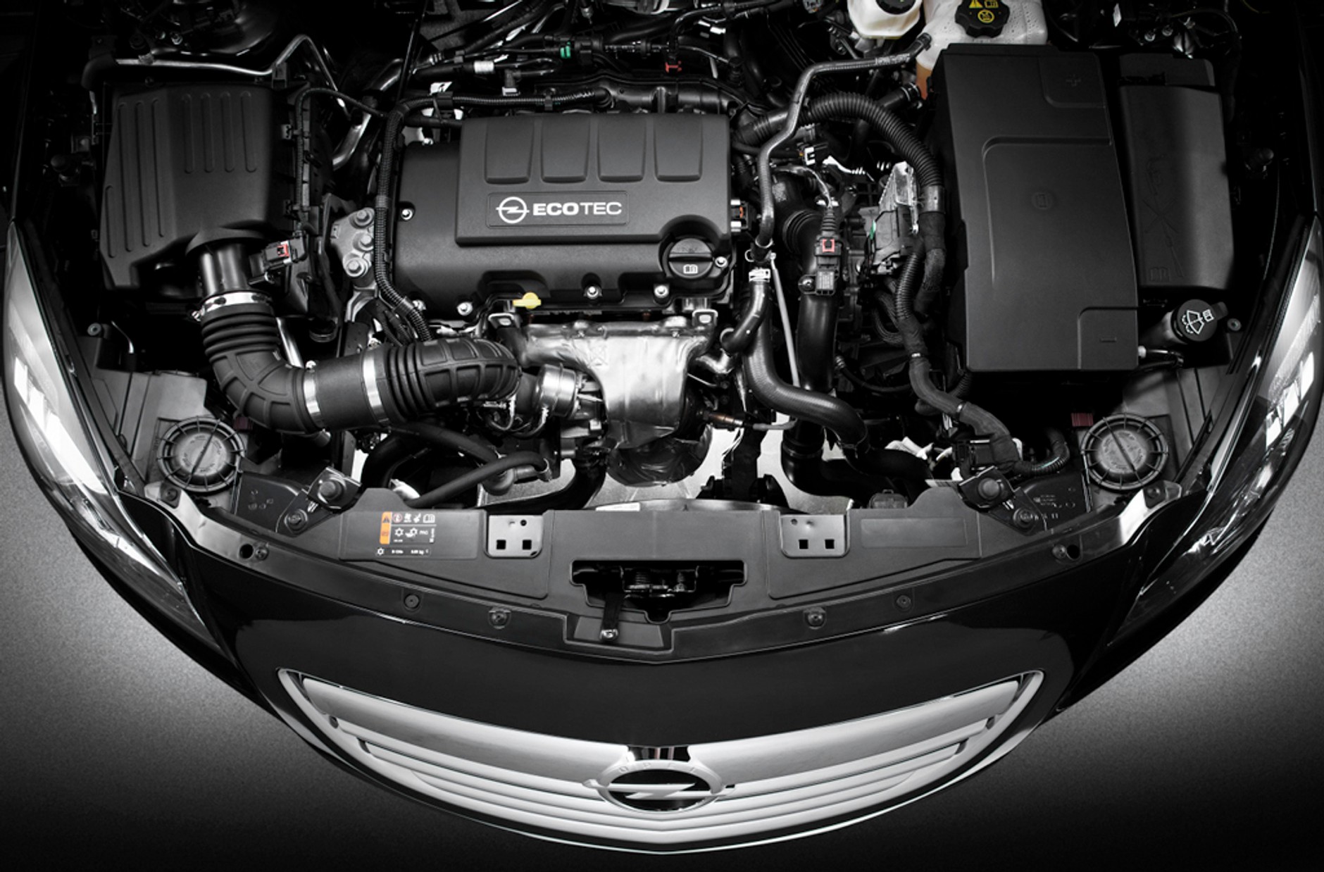 Opel Insignia z nowymi silnikami i wyposażeniem