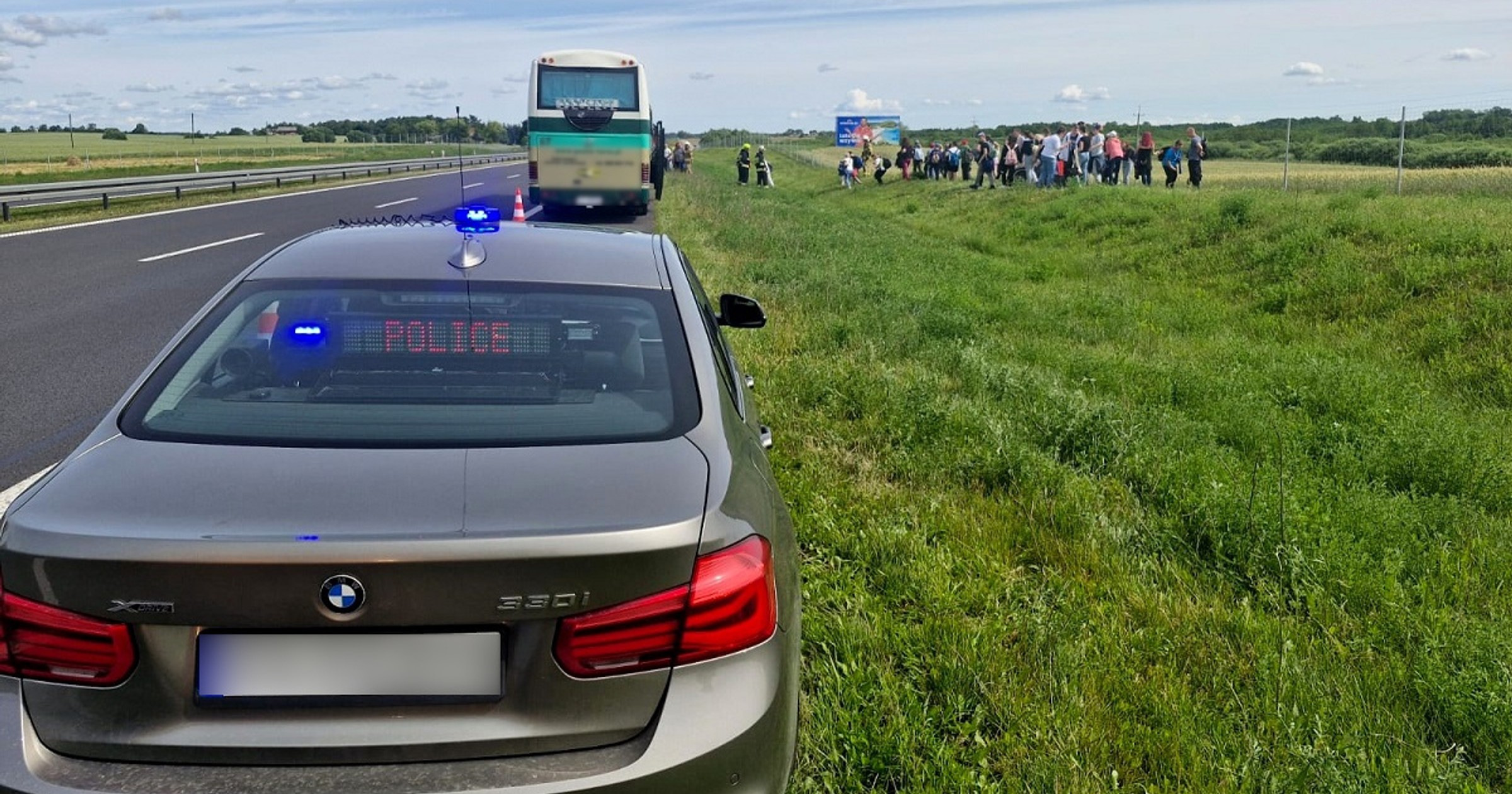 Obraz pochodzący z serwisu https://kujawsko-pomorska.policja.gov.pl/kb/informacje/wiadomosci/149331,Dzieki-swietnej-wspolpracy-zarowno-mundurowych-wojta-i-organizatora-dzieciaki-sz.html