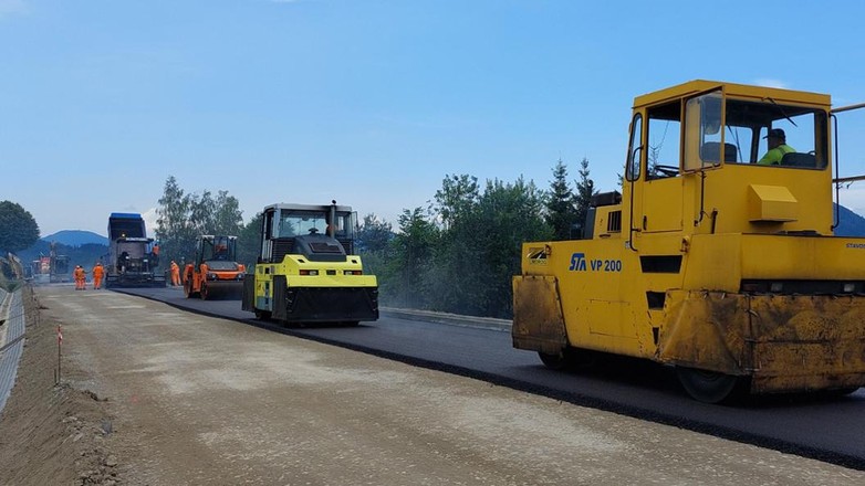 To już ostatni duży etap prac na odbudowanym odcinku drogi krajowej nr 28