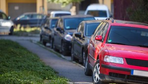 Chodnik tylko dla pieszych. Parkowanie... po staremu
