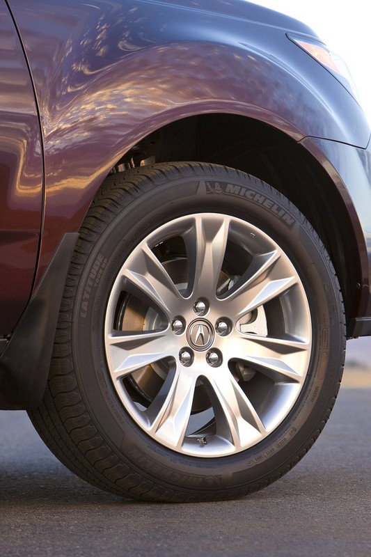 Acura MDX: facelifting siedmioosobowego modelu SUV na rok 2010