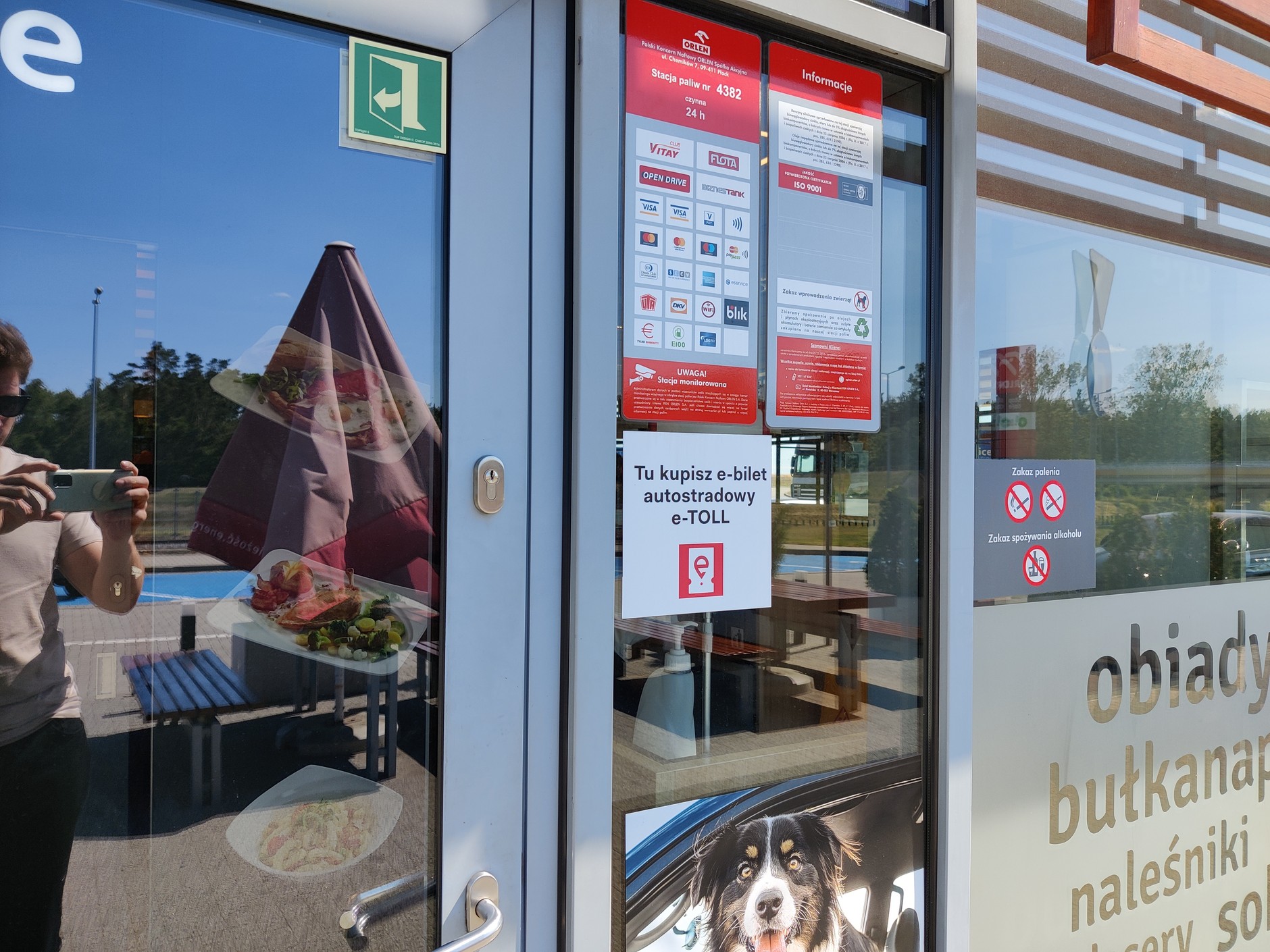 Opcja dla osób świadomych, ale wykluczonych cyfrowo – bilety systemu e-TOLL można kupić m.in. na wybranych stacjach paliw.