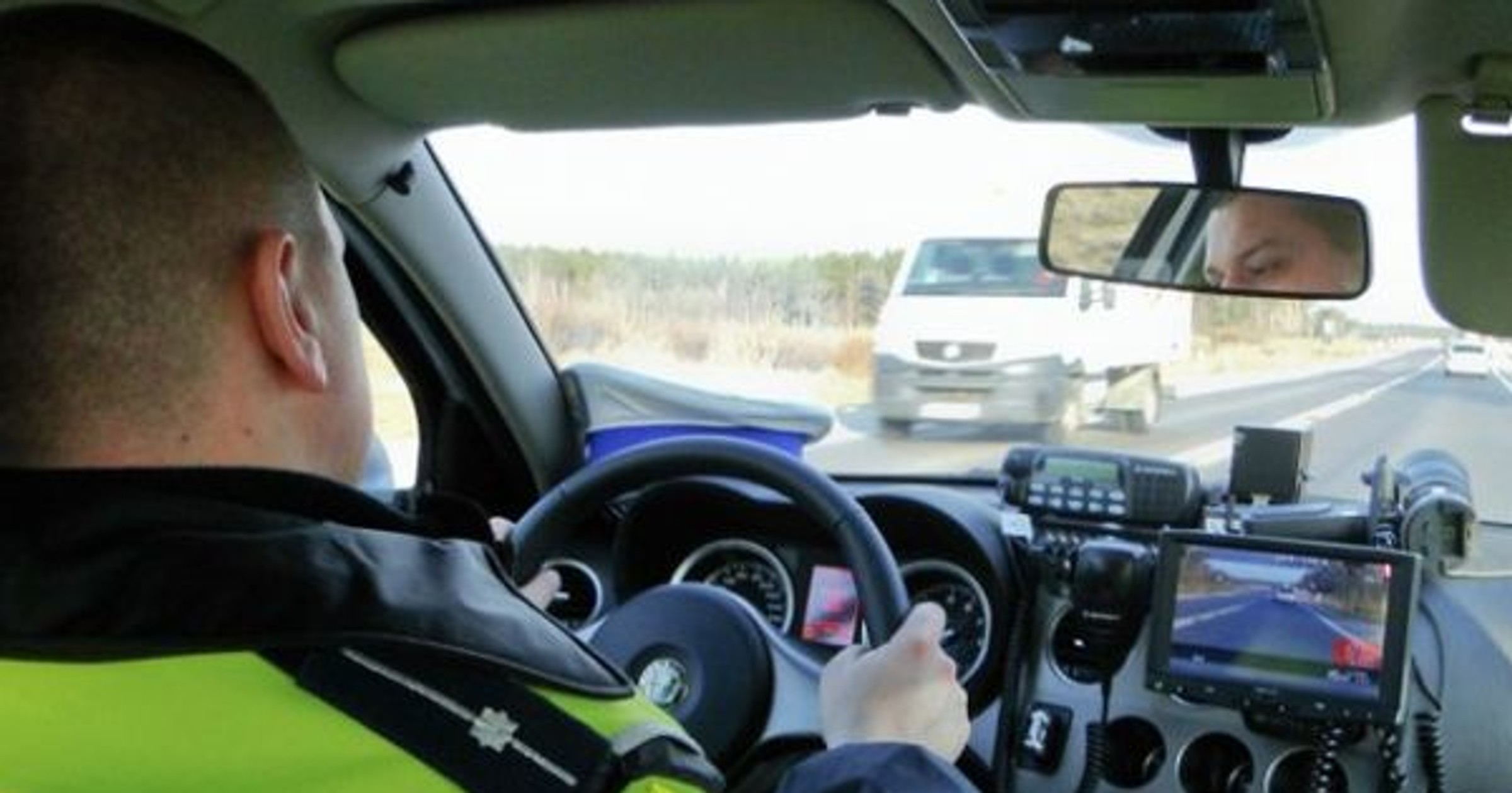 Policja - radiowóz z wideorejestratorem