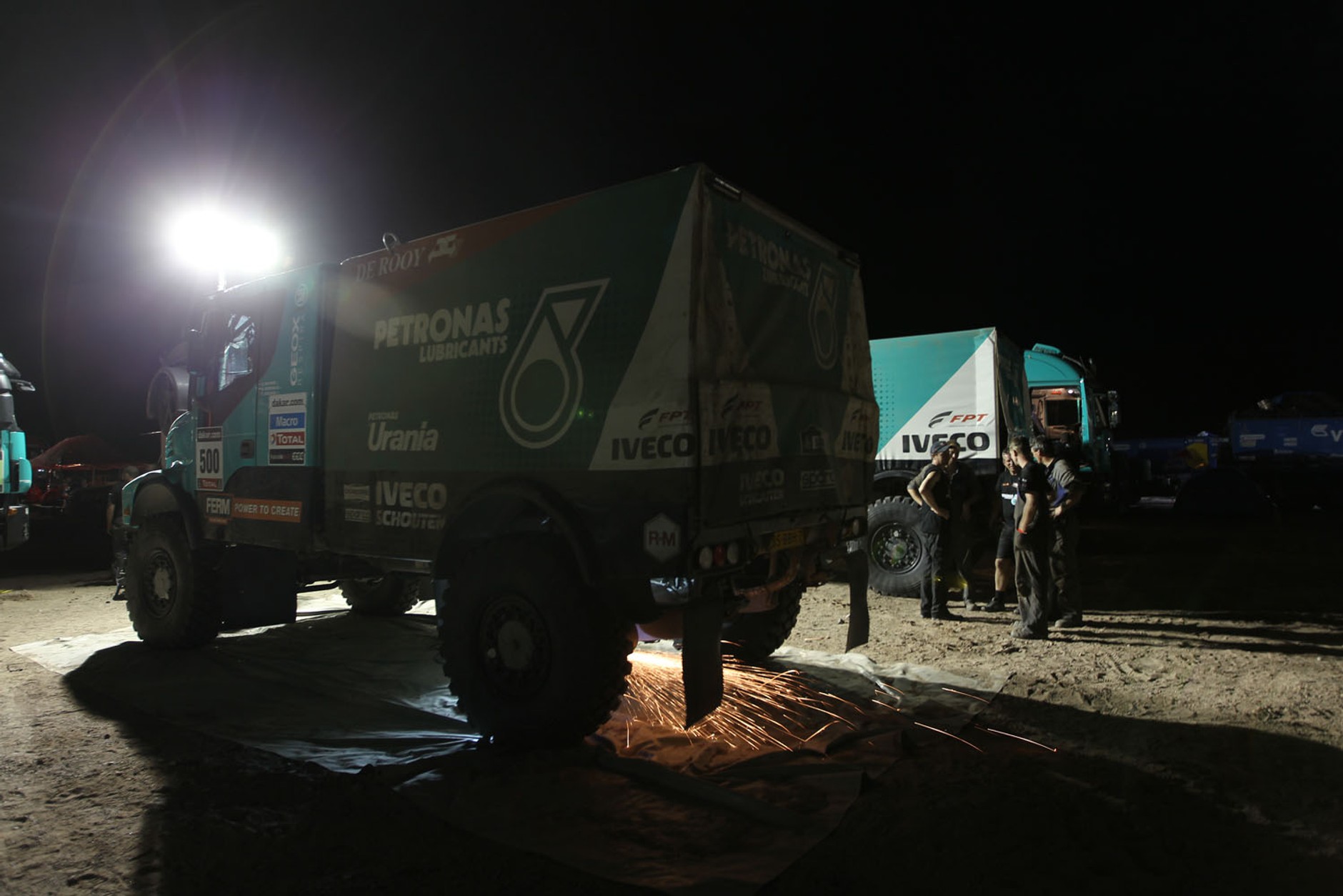 Dakar 2013: ciężarówka bez skrzyni, Małysz traci oddech (13. etap, wyniki, galeria)