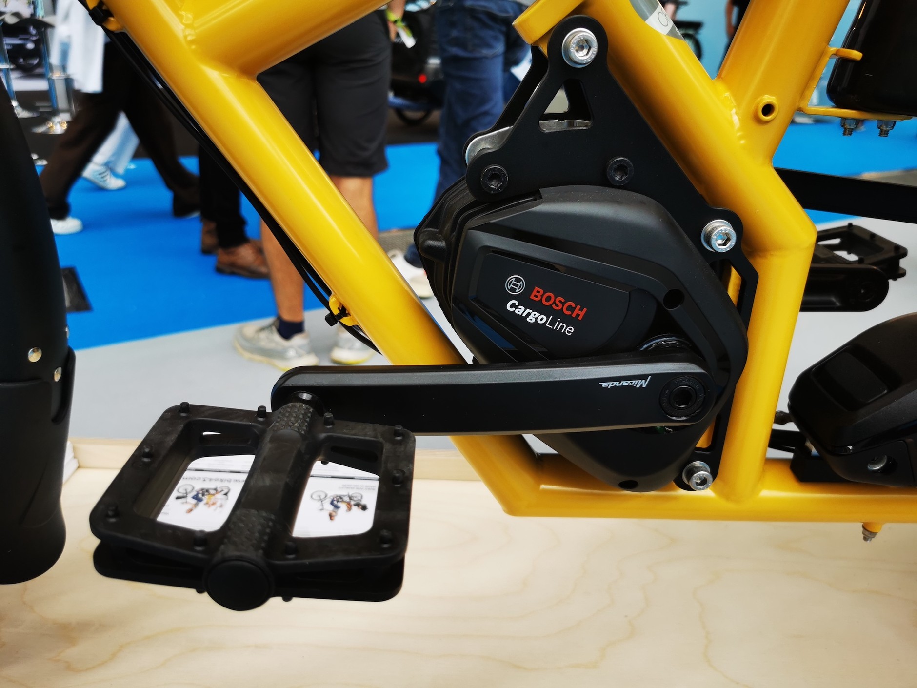 Targi Eurobike 2023 we Frankfurcie: przedziwny rower transportowy. producent zachwala wieczystą gwarancję na ramę