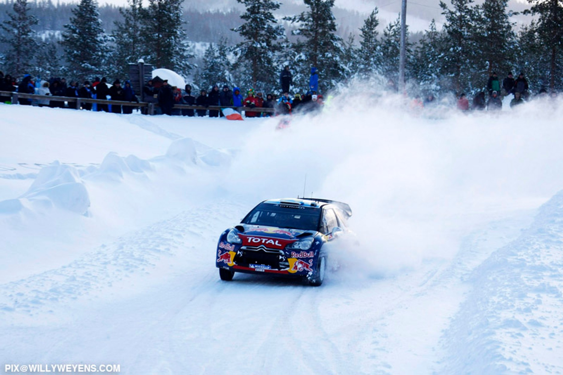 Trzy Fiesty na czele Rajdu Szwecji 2011