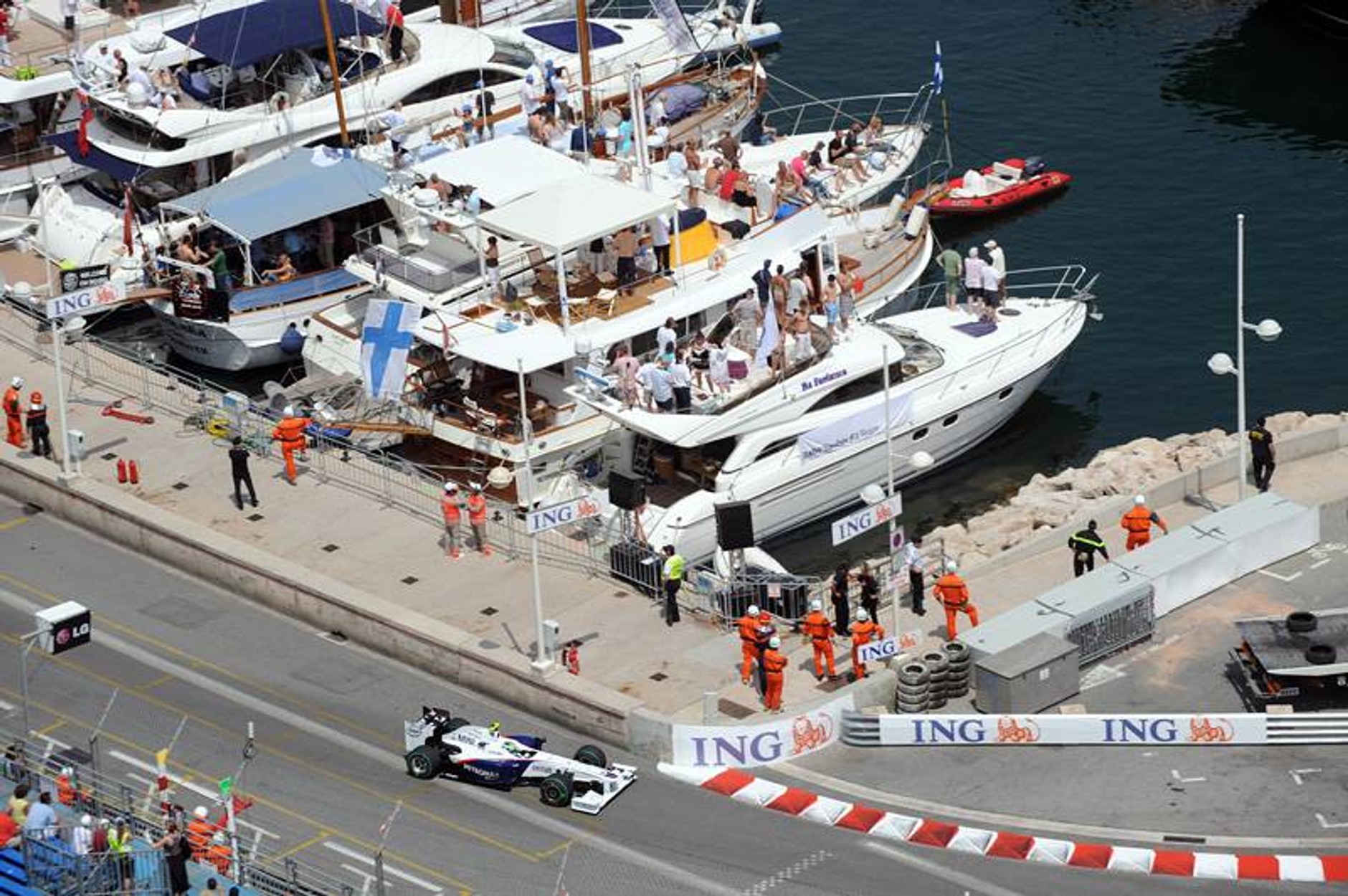 Grand Prix Monaco 2009: Button królem, Kubica w garażu (fotogaleria)