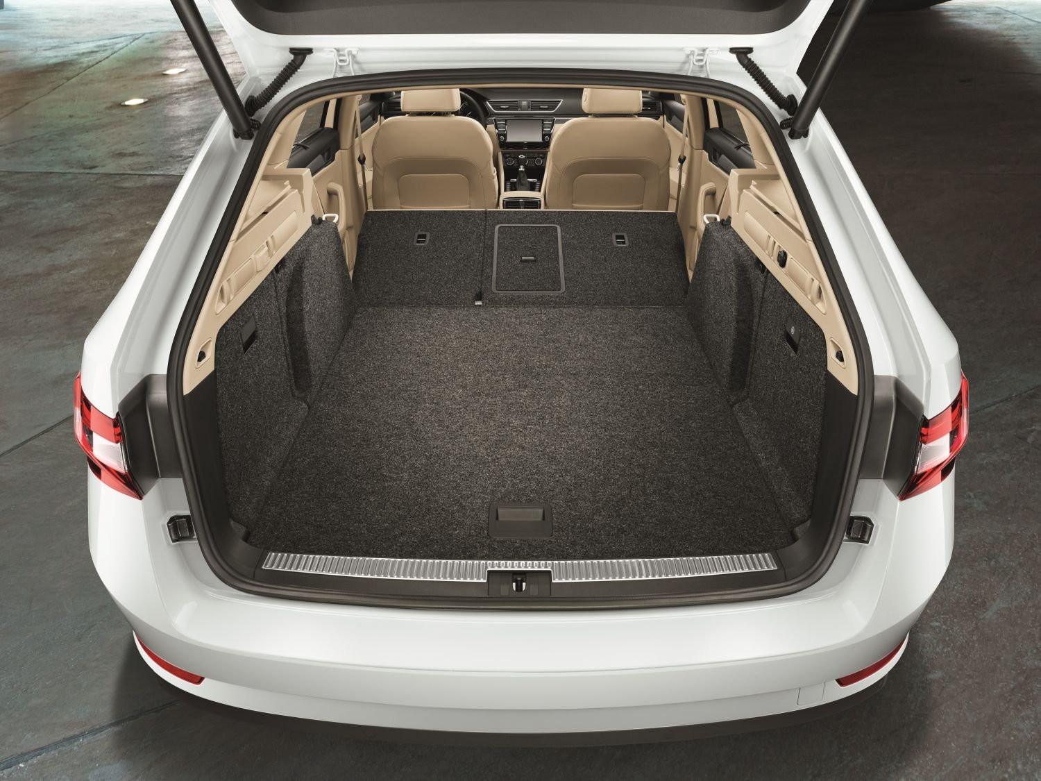 Nowa Skoda Superb Combi z wyjątkowym atutem