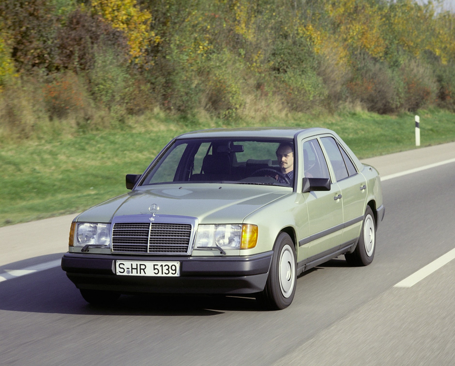 Mercedes W124 ma 35 lat
