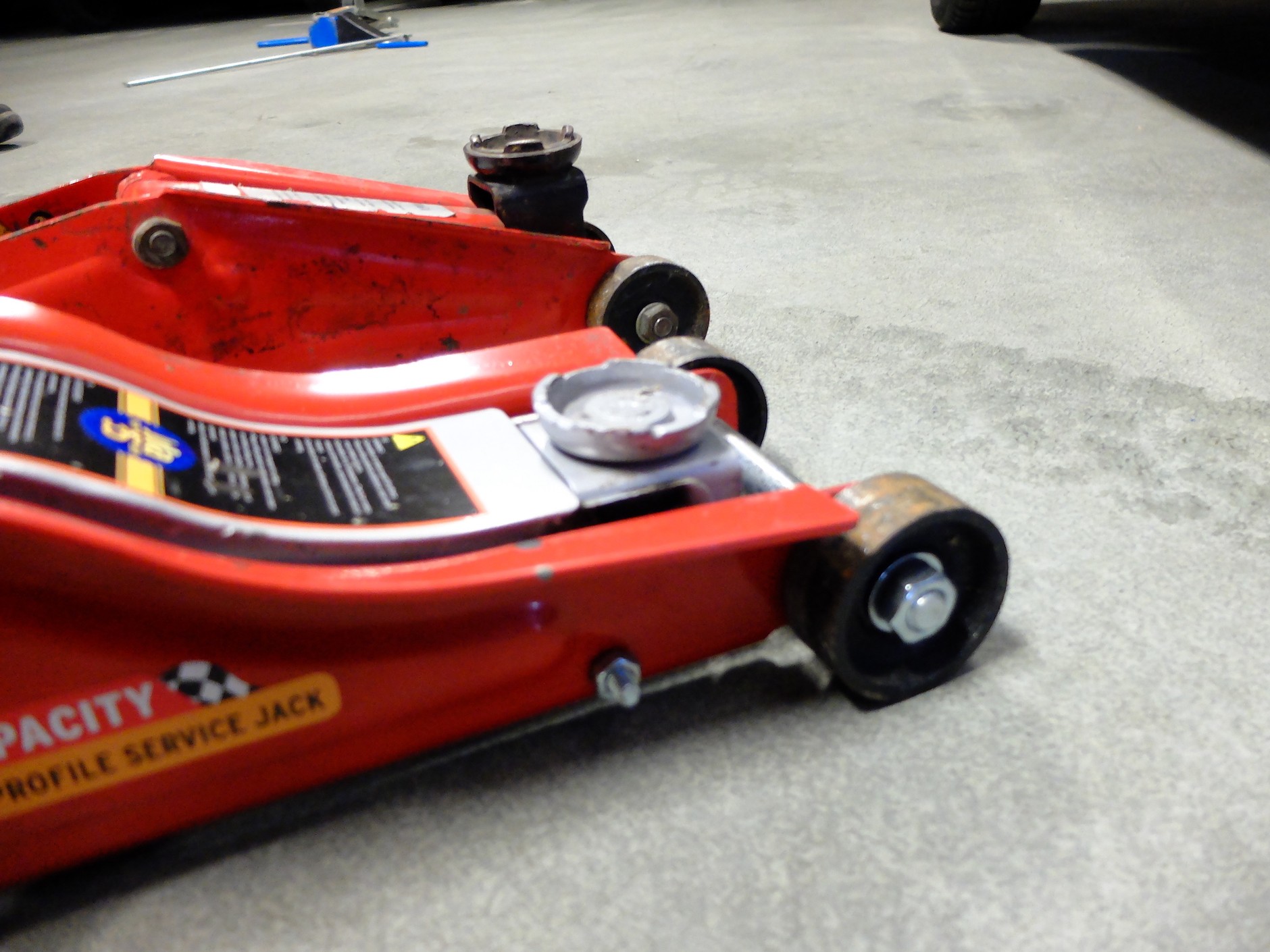 Podnośniki typu „żaba” są różne, ważny jest m.in. profil takiego podnośnika, – czyli jego minimalna wysokość