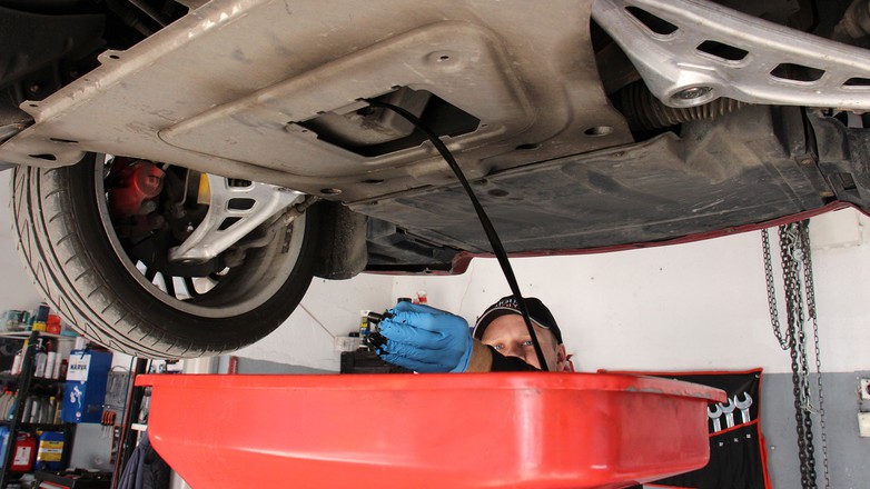 Olej silnikowy - kontrola, dolewki, wymiana