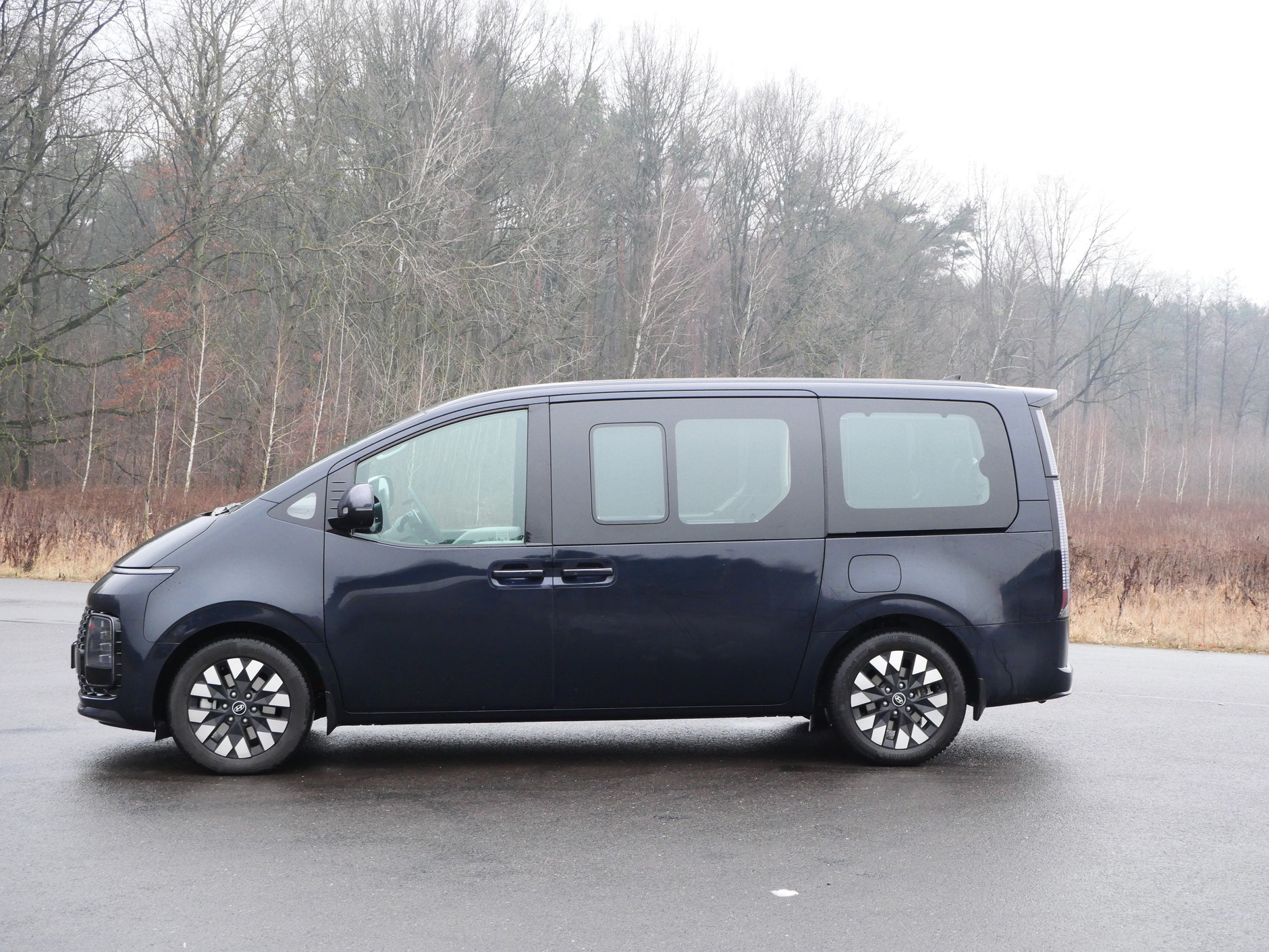 Hyundai Staria 1.6 T-GDi HEV (225 KM) Luxury