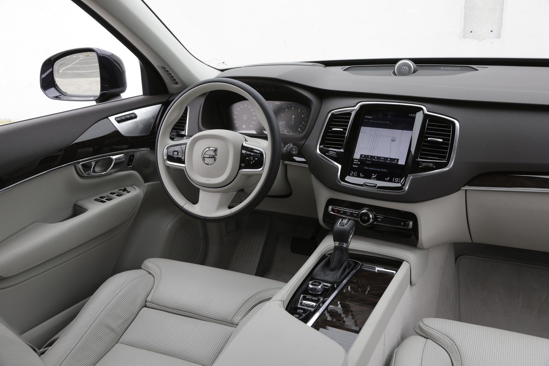 Volvo XC90 T6