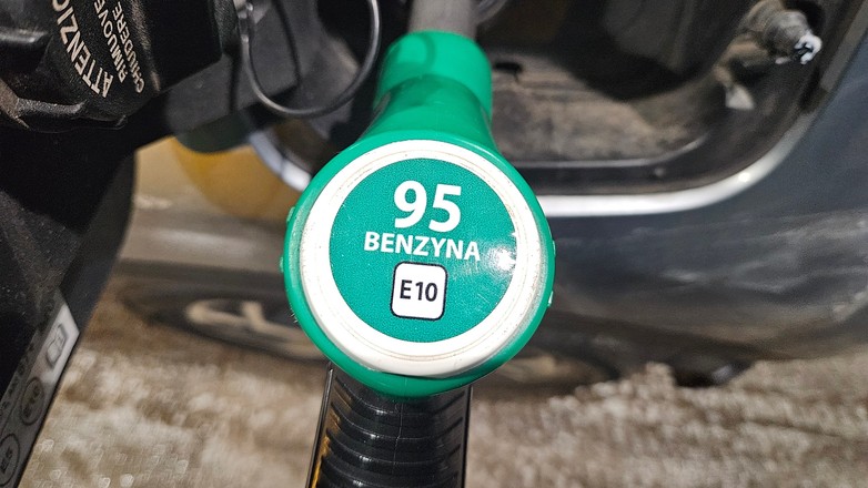 Tankowanie, benzyna E10